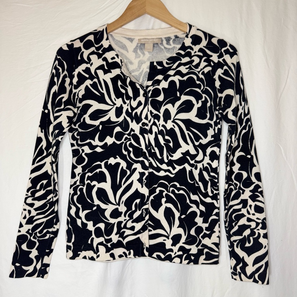 Banana Republic Black and White Graphic Long Sleeve Blouse